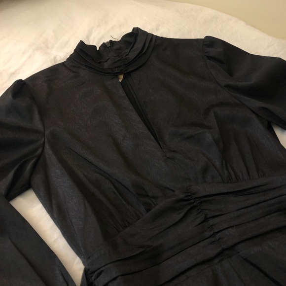 WAYF Black Dress 🖤 - Picture 5 of 9